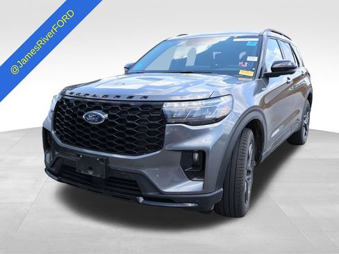 Used 2025 Ford Explorer ST-Line w/ ST-Line Street Pack AWD/4WD image 2
