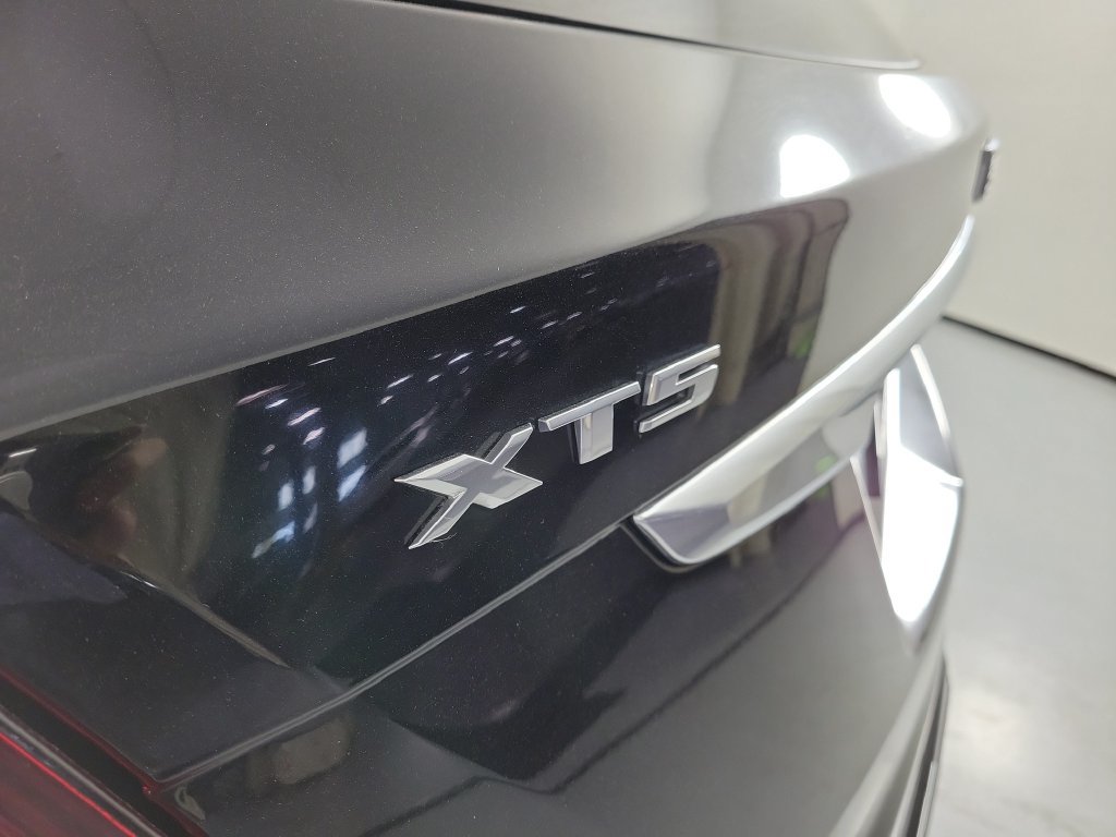 Used 2023 Cadillac XT5 Premium Luxury FWD image 7