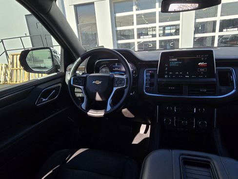 Used 2023 Chevrolet Suburban LT w/ Luxury Package image 14