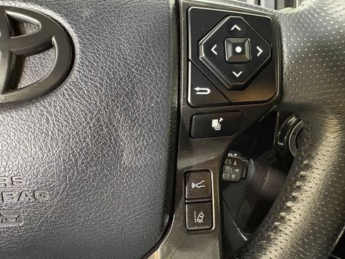 Used 2021 Toyota 4Runner TRD Off-Road Premium w/ Moonroof Package AWD/4WD image 25