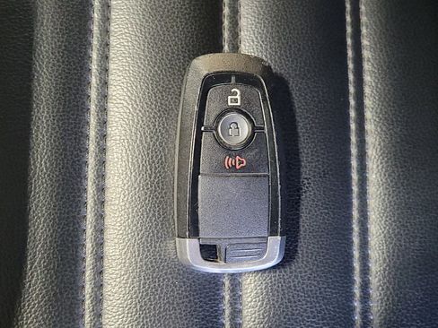 Used 2024 Ford Edge SEL image 32