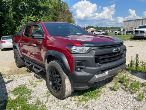Used 2025 Chevrolet Colorado Trail Boss w/ Midnight Edition AWD/4WD image 4