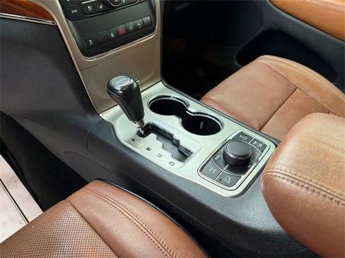 Used 2011 Jeep Grand Cherokee Overland image 29