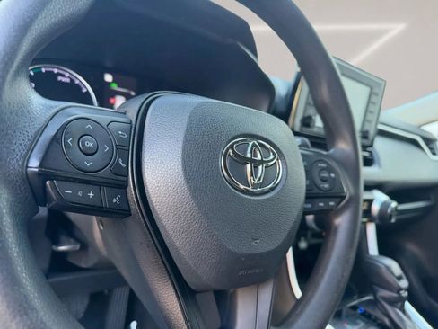 Used 2022 Toyota RAV4 LE AWD/4WD image 18