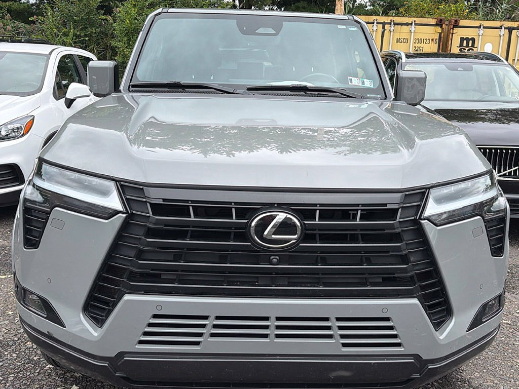 Used 2024 Lexus GX 550 w/ Accessory Package (2T) AWD/4WD image 2
