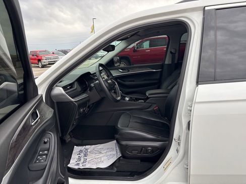 Used 2022 Jeep Grand Cherokee Limited AWD/4WD image 29
