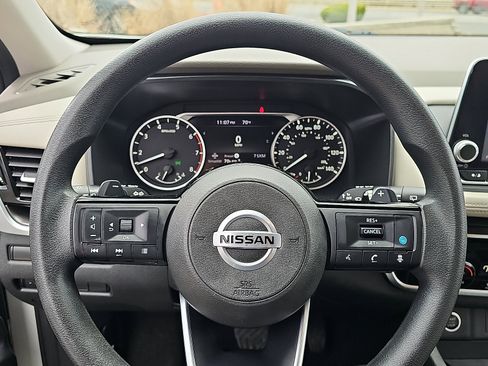 Used 2021 Nissan Rogue SV image 19