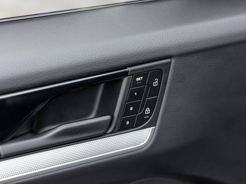 Certified 2024 Porsche Cayenne AWD/4WD image 22