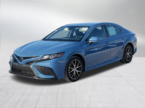Certified 2023 Toyota Camry SE image 3