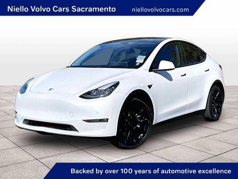 Used 2022 Tesla Model Y Long Range image 1