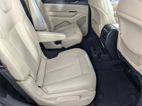 Used 2024 Jeep Grand Cherokee L Limited w/ Luxury Tech Group II image 33