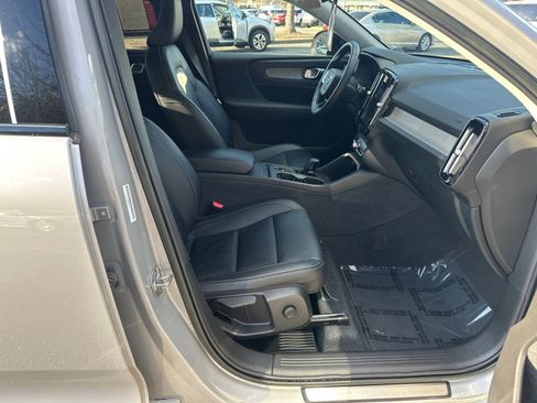 Used 2024 Volvo XC40 B5 Core image 13
