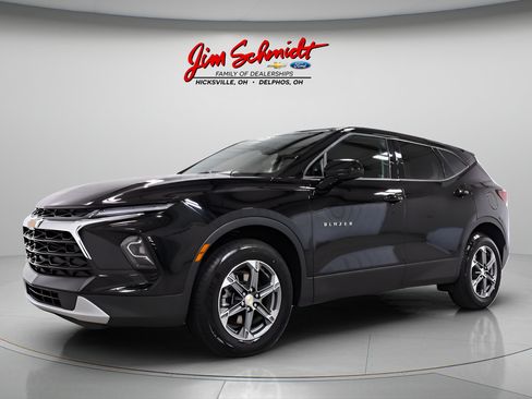 Used 2025 Chevrolet Blazer LT FWD image 3