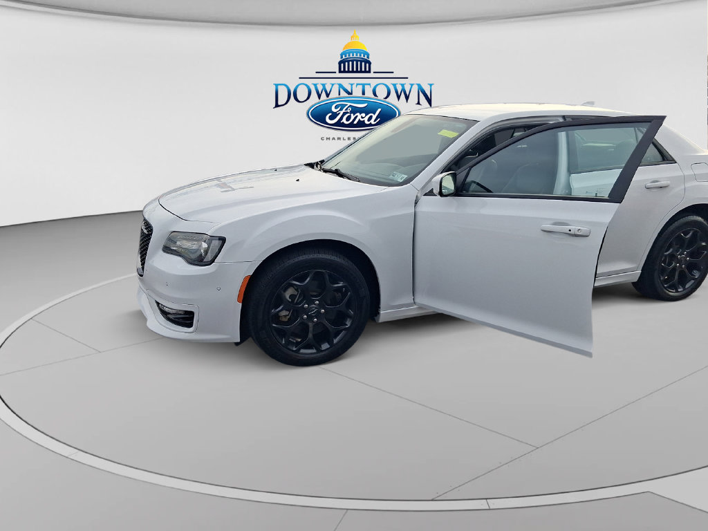 Used 2023 Chrysler 300 Touring L AWD/4WD image 25