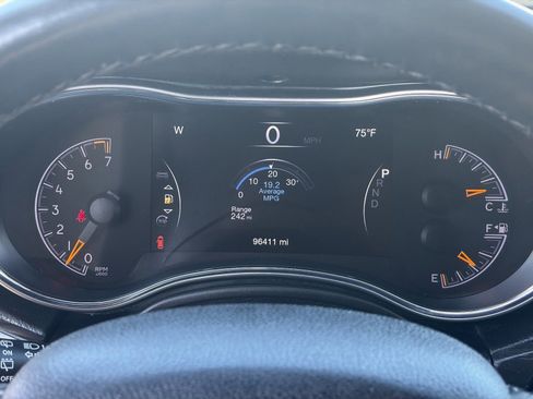 Used 2018 Jeep Grand Cherokee Limited image 32