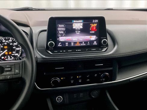 Used 2023 Nissan Rogue S image 18