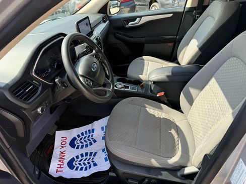 Used 2020 Ford Escape SE image 12