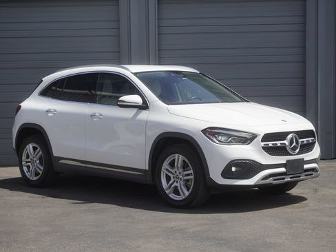 Used 2021 Mercedes-Benz GLA 250 4MATIC w/ Premium Package image 8