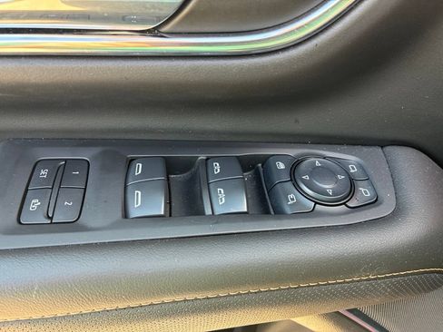 Used 2024 GMC Yukon AT4 w/ Technology Package AWD/4WD image 9