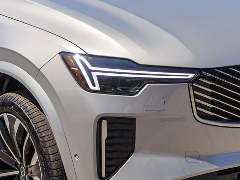 New 2025 Volvo XC90 B6 Plus w/ Protection Package Premier image 4