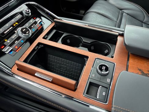 Certified 2024 Lincoln Navigator Black Label image 23