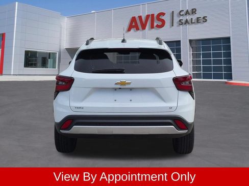 Used 2025 Chevrolet Trax LT w/ LT Convenience Package FWD image 7