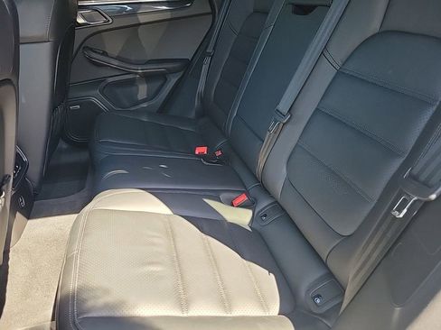 Certified 2025 Porsche Macan image 23