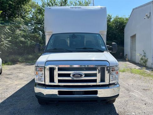 Used 2023 Ford E-450 and Econoline 450 Super Duty w/ Driver's Safety Package RWD image 2