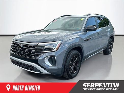 Used 2025 Volkswagen Atlas Peak Edition SE AWD/4WD image 1