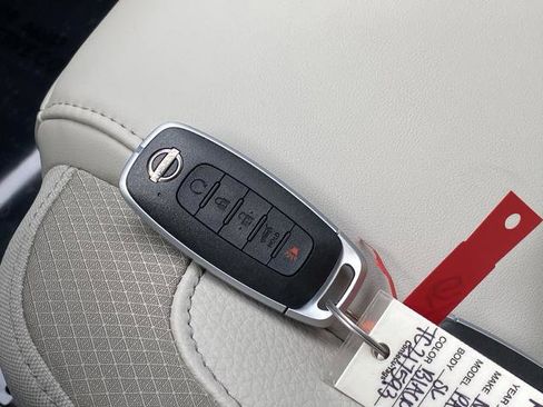 New 2026 Nissan Pathfinder SL image 26