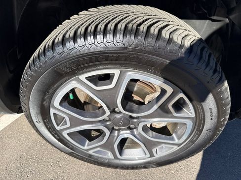 Used 2018 Jeep Renegade Limited AWD/4WD image 29