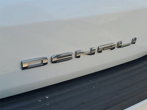 Used 2024 GMC Yukon XL Denali image 8
