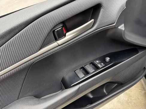 Used 2025 Toyota Camry SE image 11