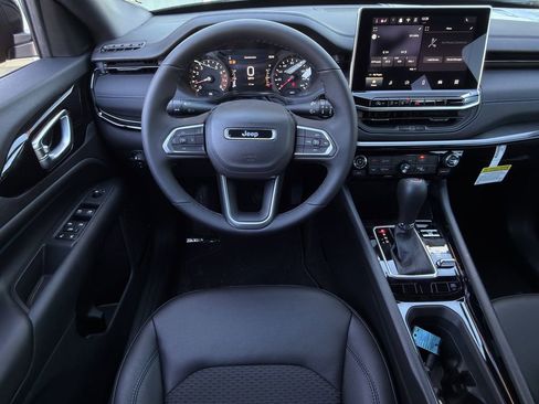 New 2026 Jeep Compass Latitude image 11
