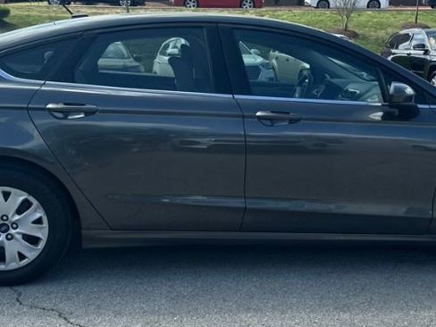 Used 2019 Ford Fusion S FWD image 5