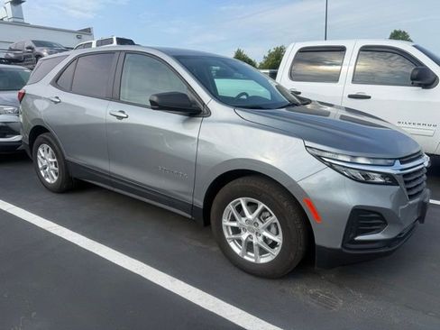 Used 2024 Chevrolet Equinox LS w/ LS Convenience Package FWD image 2