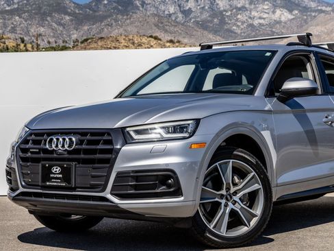 Used 2019 Audi Q5 Prestige w/ Prestige Package AWD/4WD image 2
