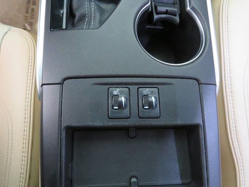 Used 2017 Toyota Camry XLE image 18