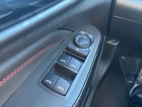 Used 2025 Chevrolet Trax RS w/ Sunroof Package image 17