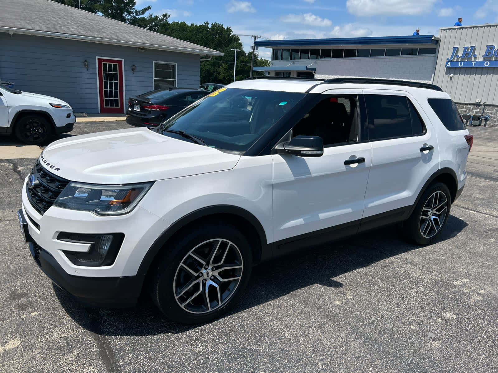 Used 2016 Ford Explorer Sport w/ Equipment Group 401A AWD/4WD image 8