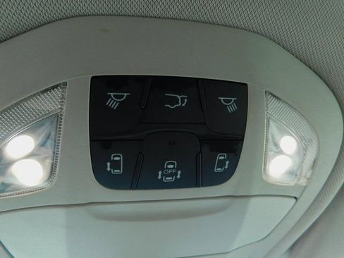 Certified 2020 Chrysler Voyager Lxi FWD image 19