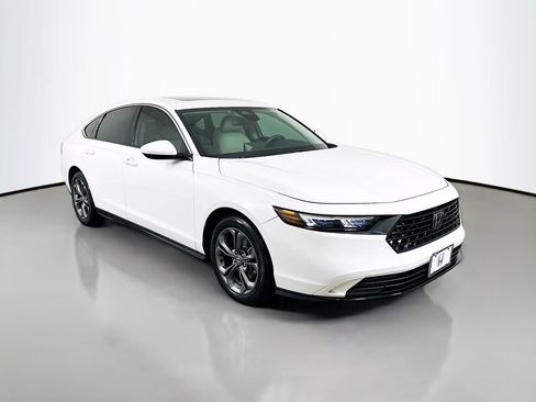Certified 2023 Honda Accord EX image 3
