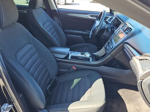 Used 2018 Ford Fusion SE w/ Fusion SE Technology Package FWD image 8