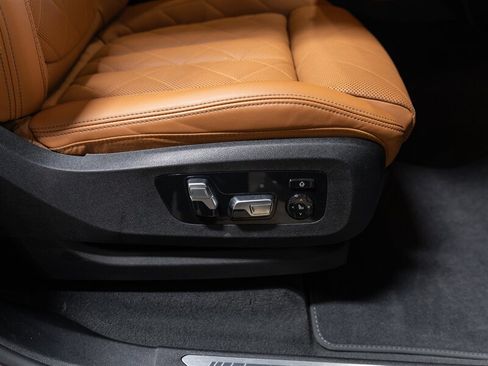 Used 2024 BMW X7 xDrive40i w/ Executive Package AWD/4WD image 21