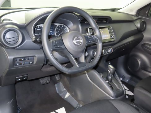 Certified 2025 Nissan Kicks Play S image 31