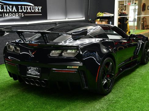 Used 2016 Chevrolet Corvette Z06 w/ 3LZ Preferred Equipment Group RWD image 18