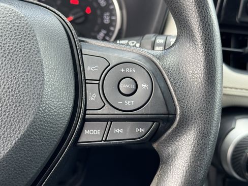 Used 2021 Toyota RAV4 XLE image 28