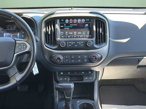 Used 2018 Chevrolet Colorado Z71 AWD/4WD image 18