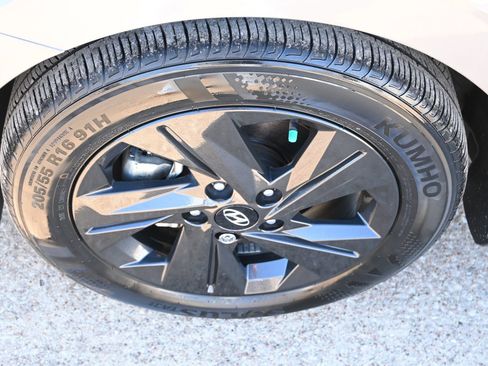 Used 2023 Hyundai Elantra SEL image 7
