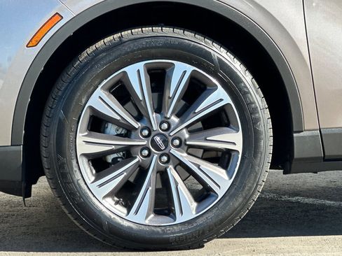 Used 2021 Lincoln Corsair Reserve w/ Rear Removable Package Tray image 26